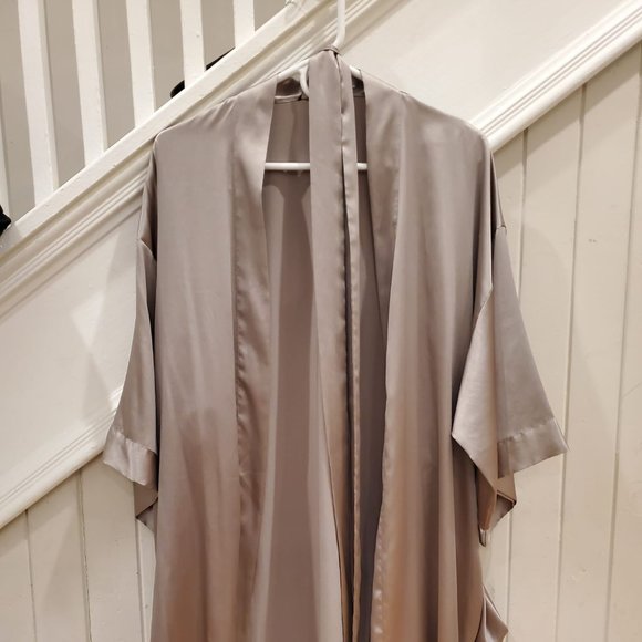 Victoria's Secret Tope Satin Robe - Size Medium/Large - Picture 1 of 1